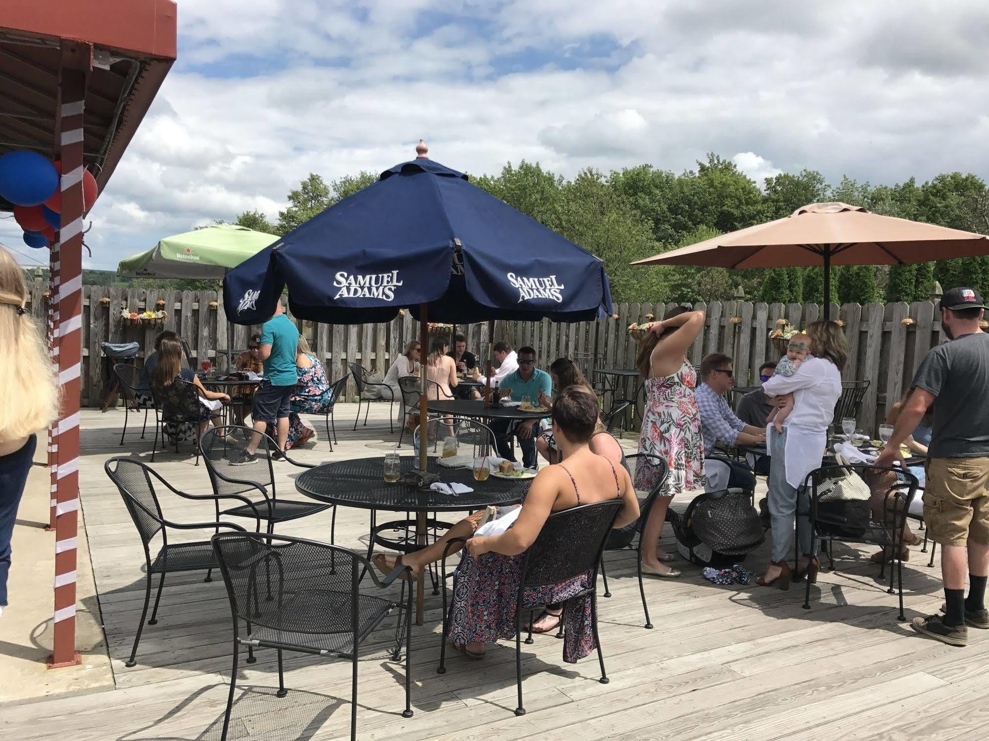 Camelot Restaurant & Inn Clarks Summit Esterno foto