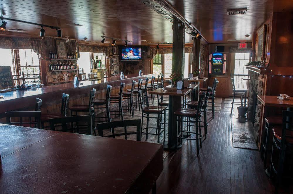 Camelot Restaurant & Inn Clarks Summit Esterno foto